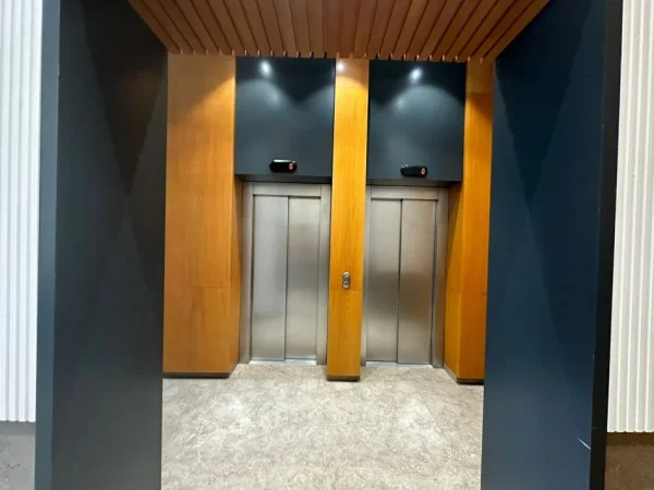 Tirane, jepet me qera apartament 2+1+Ballkon Kati 4, 92 m² 1.200 € (Parku Olimpik)