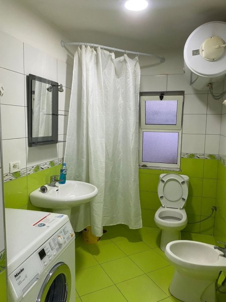 Tirane, jepet me qera shtepi 2+1+Ballkon Kati 3, 140 m² 550 €