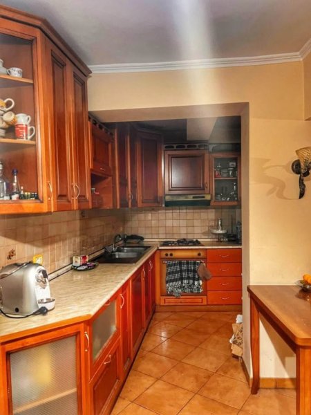 Tirane, jepet me qera apartament 2+1+Ballkon Kati 5, 90 m² 620 € (Rruga &quot;Xhorxh W Bush&quot;)