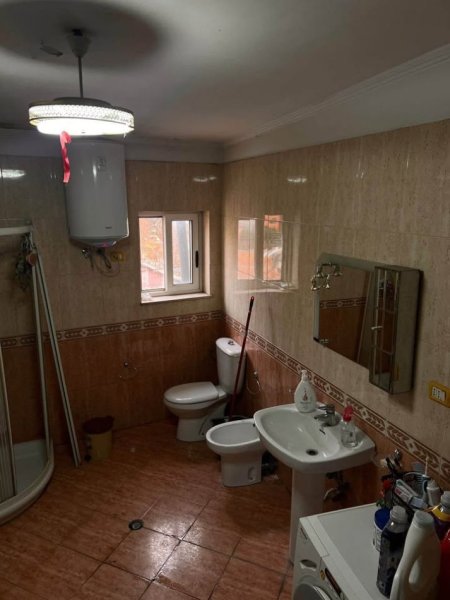 Tirane, jepet me qera apartament 2+1+Ballkon Kati 5, 90 m² 620 € (Rruga &quot;Xhorxh W Bush&quot;)