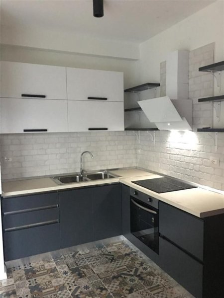 Tirane, jepet me qera apartament 2+1+Ballkon Kati 4, 105 m² 450 € (KOPSHTI BOTANIK)