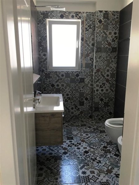 Tirane, jepet me qera apartament 2+1+Ballkon Kati 4, 105 m² 450 € (KOPSHTI BOTANIK)