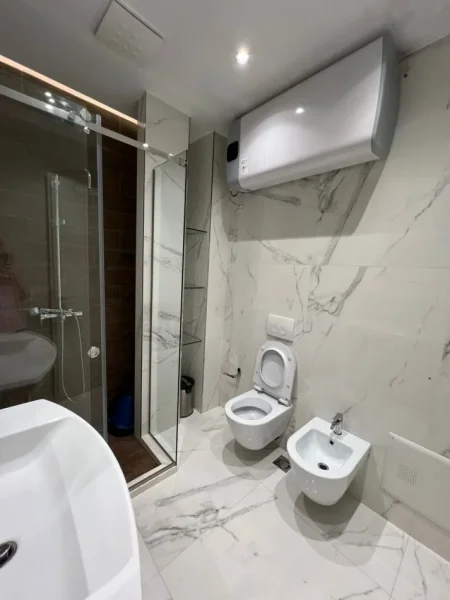 Tirane, jepet me qera apartament 2+1+Aneks+Ballkon Kati 7, 100 m² 600 € (astir)