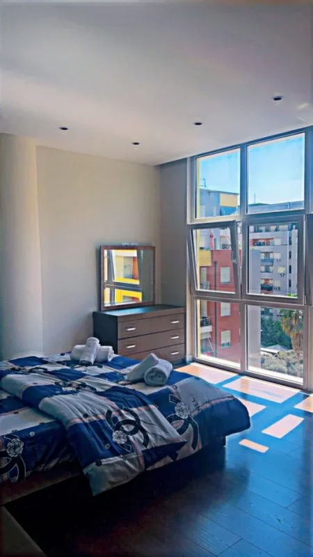 Tirane, jepet me qera apartament 2+1+Aneks+Ballkon Kati 7, 100 m² 600 € (astir)