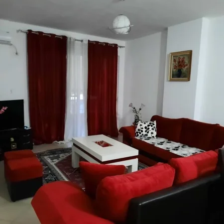 Tirane, jepet me qera apartament 2+1+Aneks+Ballkon Kati 2, 120 m² 550 € (astir)