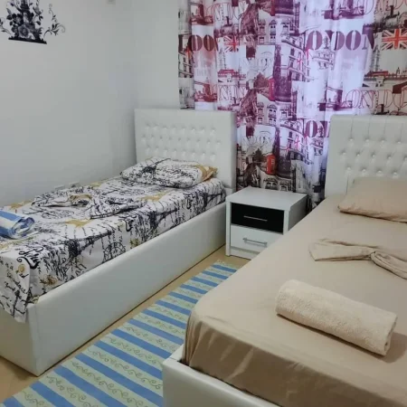 Tirane, jepet me qera apartament 2+1+Aneks+Ballkon Kati 2, 120 m² 550 € (astir)