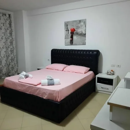 Tirane, jepet me qera apartament 2+1+Aneks+Ballkon Kati 2, 120 m² 550 € (astir)
