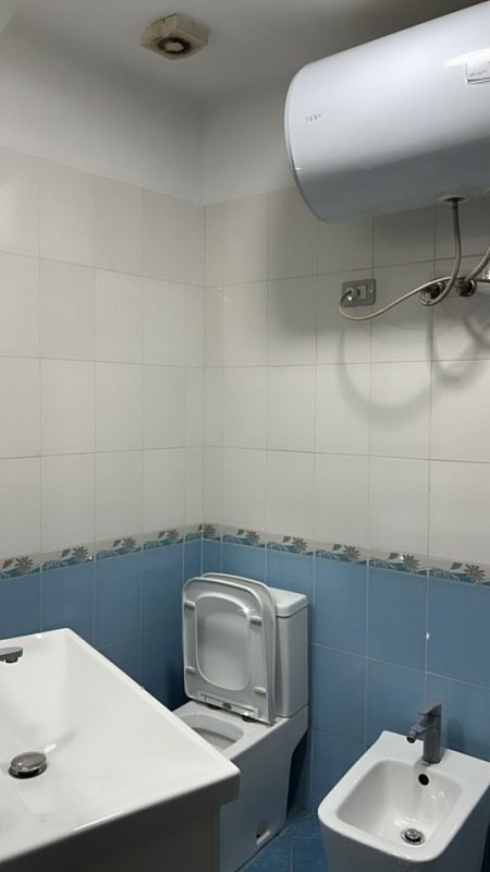 Tirane, jepet me qera apartament 1+1+Aneks+Ballkon Kati 3, 75 m² 550 € (stacioni i trenit)