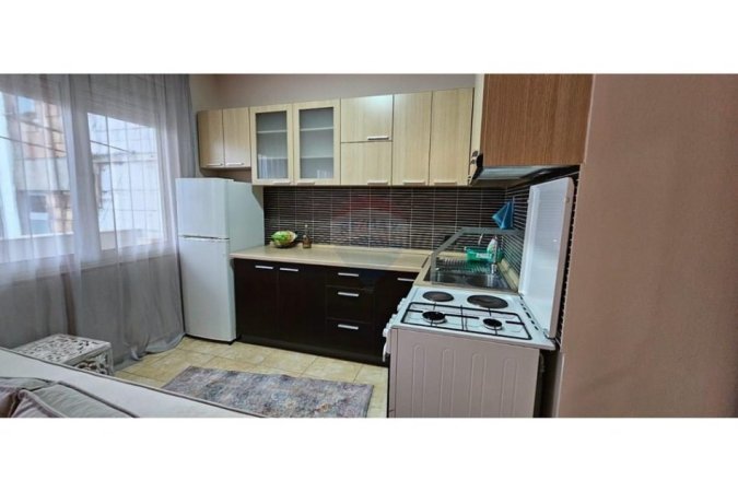 Tirane, jepet me qera apartament 1+1+Ballkon Kati 8, 70 m² 600 € 