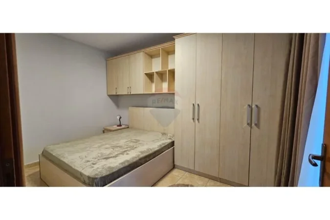 Tirane, jepet me qera apartament 1+1+Ballkon Kati 8, 70 m² 600 € 