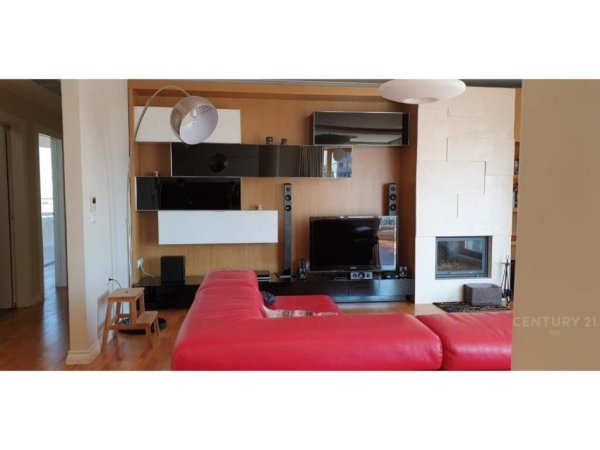 Tirane, jepet me qera apartament 2+1+Ballkon Kati 7, 123 m² 1.800 € (Bllok)