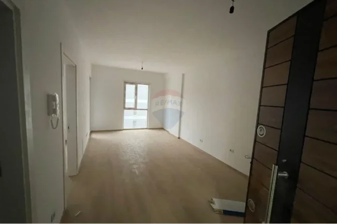 Tirane, shitet apartament 1+1+Ballkon , 63.000 € 