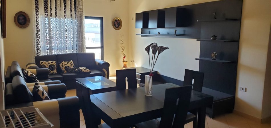 Tirane, jepet me qera apartament 2+1+Aneks+Ballkon Kati 9, 110 m² 450 € (astir)
