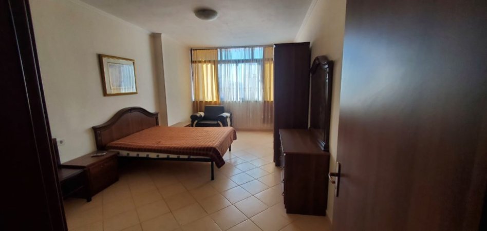 Tirane, jepet me qera apartament 2+1+Aneks+Ballkon Kati 9, 110 m² 450 € (astir)
