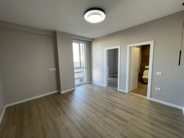Tirane, jepet me qera apartament 2+1+Aneks+Ballkon Kati 7, 145 m² 650 € (Fusha Aviacuonit)