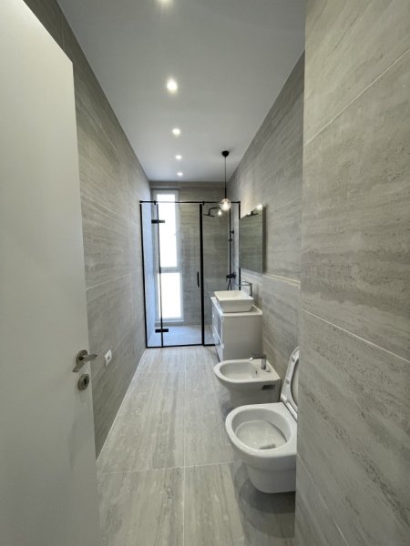 Tirane, jepet me qera apartament 2+1+Aneks+Ballkon Kati 7, 145 m² 650 € (Fusha Aviacuonit)