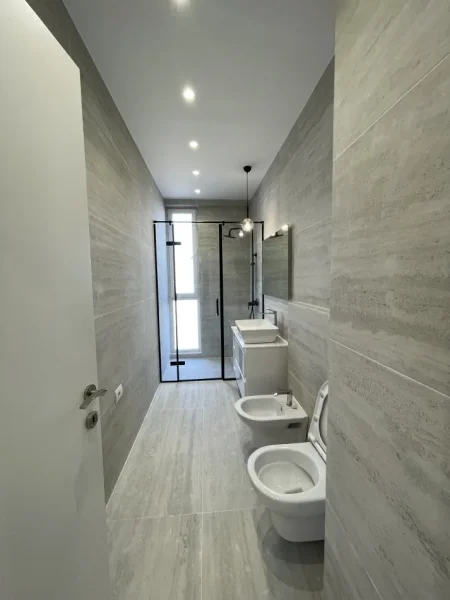 Tirane, jepet me qera apartament 2+1+Aneks+Ballkon Kati 7, 145 m² 650 € (Fusha Aviacuonit)