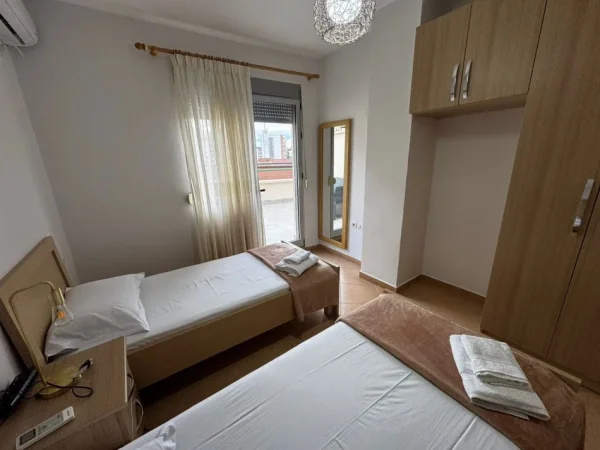 Tirane, jepet me qera apartament 2+1+Aneks+Ballkon Kati 4, 156 m² 1.000 € (selvia)