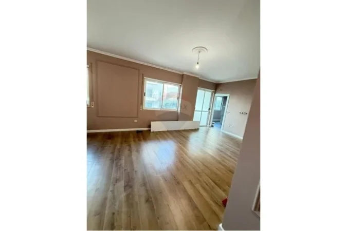 Durres, shitet apartament 1+1+Ballkon Kati 2, 81 m² 75.000 € (Shkembi i Kavajes)