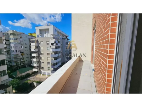 Tirane, shitet apartament 2+1+2+2BLK Kati 5, 107 m² 300.000 € (Pazari i Ri)