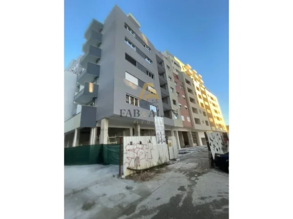 Tirane, shitet apartament 2+1+2+2BLK Kati 5, 107 m² 300.000 € (Pazari i Ri)