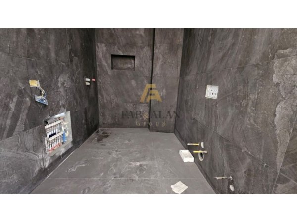 Tirane, shitet apartament 2+1+2+2BLK Kati 5, 107 m² 300.000 € (Pazari i Ri)