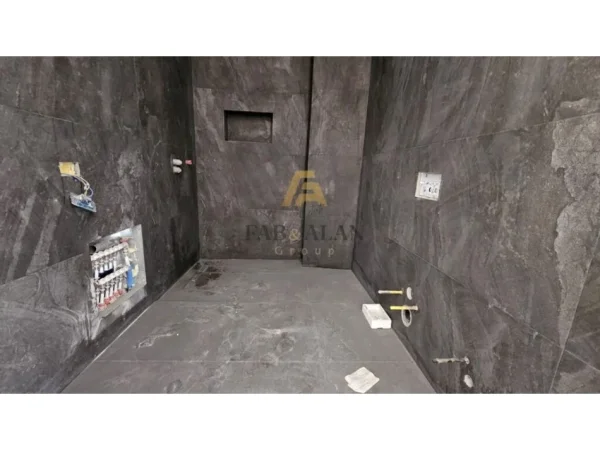 Tirane, shitet apartament 2+1+2+2BLK Kati 5, 107 m² 300.000 € (Pazari i Ri)