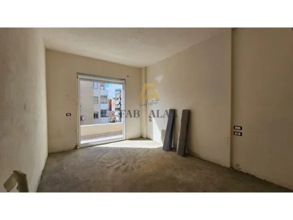 Tirane, shitet apartament 2+1+2+2BLK Kati 5, 107 m² 300.000 € (Pazari i Ri)