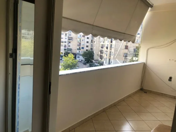 Tirane, jepet me qera apartament 2+1 Kati 3, 100 m² 600 € (Don Bosko)