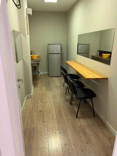 Tirane, jepet me qera ambjent biznesi Kati 8, 200 m² 2.500 € (Myslym Shyr)