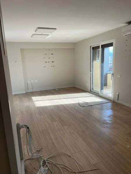 Tirane, jepet me qera ambjent biznesi Kati 8, 200 m² 2.500 € (Myslym Shyr)