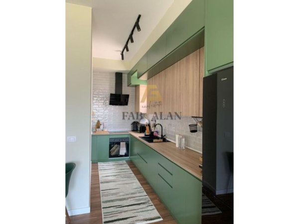 Tirane, jepet me qera apartament 2+1+2+GARAZH Kati 9, 97 m² 1.500 € (Rruga e Kosovareve)