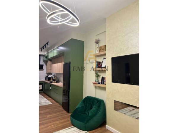 Tirane, jepet me qera apartament 2+1+2+GARAZH Kati 9, 97 m² 1.500 € (Rruga e Kosovareve)