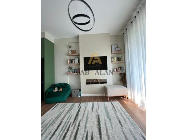 Tirane, jepet me qera apartament 2+1+2+GARAZH Kati 9, 97 m² 1.500 € (Rruga e Kosovareve)