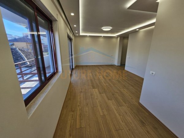 Tirane, shitet apartament 2+1+Ballkon Kati 1, 115 m² 260.000 € (SHKOLLA E KUQE)