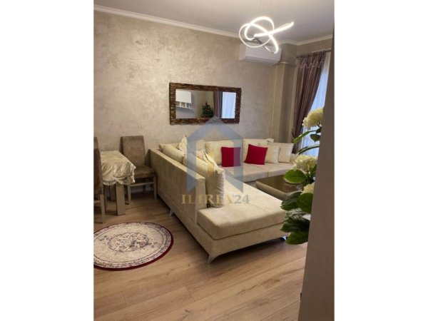 Tirane, jepet me qera apartament 3+1 Kati 2, 105 m² 900 € (Kopshti zologjik)