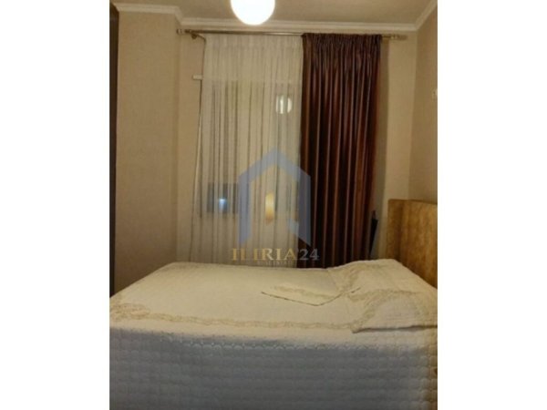 Tirane, jepet me qera apartament 3+1 Kati 2, 105 m² 900 € (Kopshti zologjik)