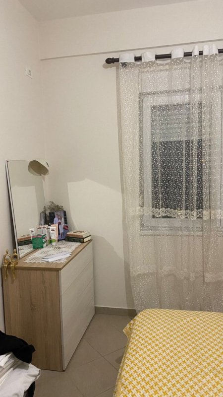Tirane, jepet me qera apartament 2+1 Kati 4, 90 m² 400 € (Porcelan)