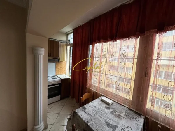 Tirane, jepet me qera apartament 1+1 Kati 5, 80 m² 550 € (KOMUNA E PARISIT)