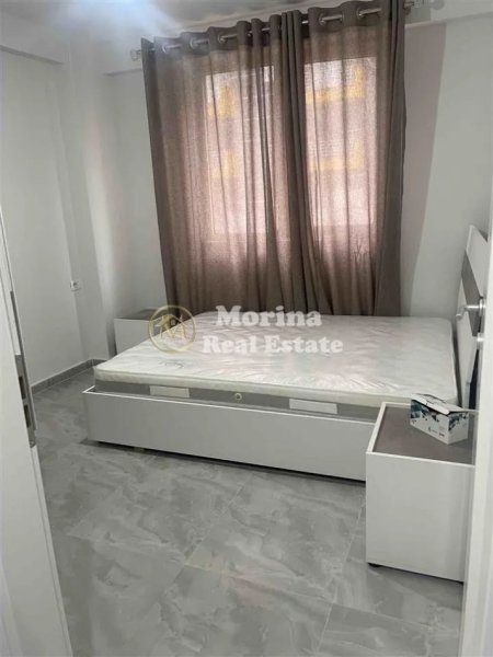 Tirane, jepet me qera apartament 1+1+Ballkon Kati 4, 75 m² 350 € (Kompleksi Tom Doshit)