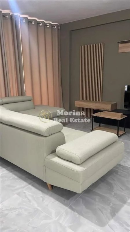 Tirane, jepet me qera apartament 1+1+Ballkon Kati 4, 75 m² 350 € (Kompleksi Tom Doshit)