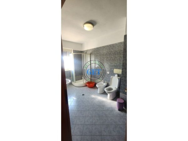 Durres, shitet Papafingo Kati 9, 350 m² 225.000 € (Plazh Iliria)