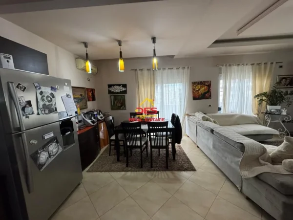 Vlore, shitet apartament 2+1+Ballkon Kati 8, 137 m² 239.000 € (Rruga Sadik Zotaj)