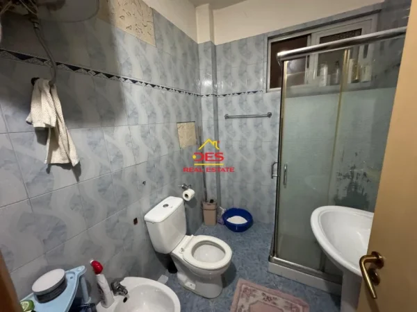 Vlore, shitet apartament 2+1+Ballkon Kati 8, 137 m² 239.000 € (Rruga Sadik Zotaj)