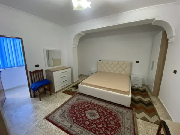 Tirane, jepet me qera apartament 2+1+Aneks+Ballkon Kati 3, 91 m² 600 €