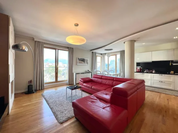Tirane, jepet me qera apartament 2+1 Kati 7, 123 m²  (Bllok, Rruga Pjeter Bogdani)