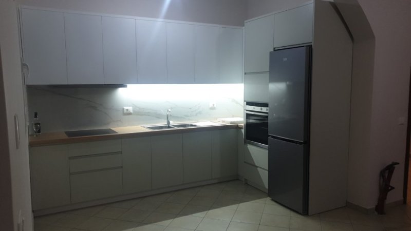 Tirane, jepet me qera apartament 2+1+Aneks+Ballkon , 350 € (Farke)