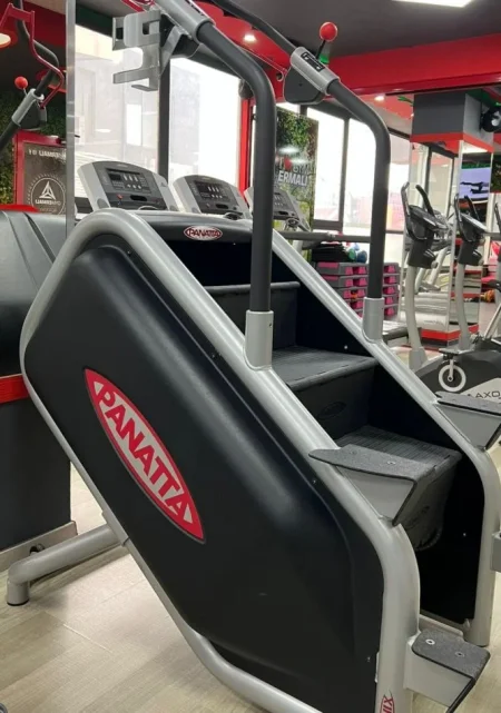 Tirane,SHITET BIZNESI PALESTER OSE VETEM PAJISJET PANATTA NE GJENDJE PUNE TE MIRA.