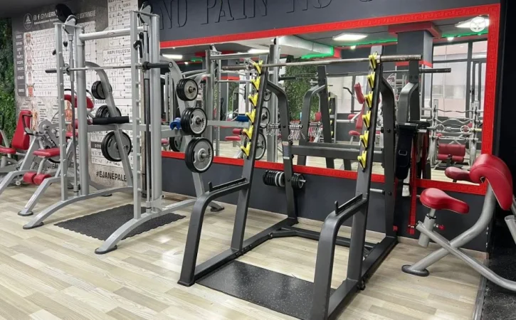 Tirane,SHITET BIZNESI PALESTER OSE VETEM PAJISJET PANATTA NE GJENDJE PUNE TE MIRA.