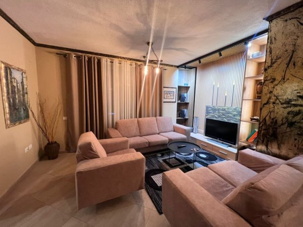 Tirane, jepet me qera apartament 3+1+Ballkon Kati 8, 155 m² 1.200 € (Zogu i Zi)